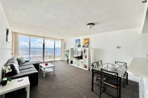 Condominio en alquiler en North Bay Village, Florida, 2 dormitorios, 95.69 m2 № 1953462 - foto 9