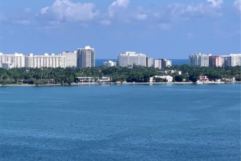 Condominio en alquiler en North Bay Village, Florida, 2 dormitorios, 95.69 m2 № 1953462 - foto 1