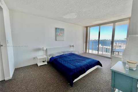 Condominio en alquiler en North Bay Village, Florida, 2 dormitorios, 95.69 m2 № 1953462 - foto 18