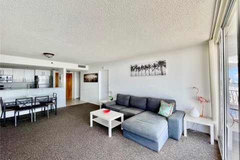 Condominio en alquiler en North Bay Village, Florida, 2 dormitorios, 95.69 m2 № 1953462 - foto 12