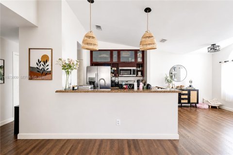 Condo in Miami, Florida, 2 bedrooms № 2079695