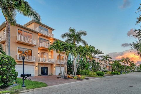Casa en venta en Bradenton, Florida, 3 dormitorios, 400.78 m2 № 1917150 - foto 1