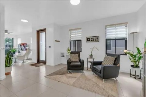 Touwnhouse à louer à Doral, Floride: 4 chambres, 200.3 m2 № 1976756 - photo 18