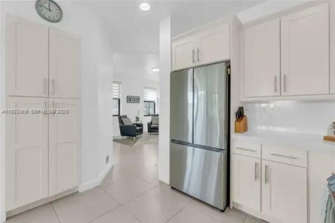 Touwnhouse à louer à Doral, Floride: 4 chambres, 200.3 m2 № 1976756 - photo 16