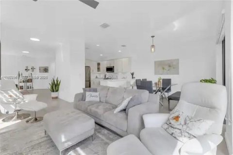 Touwnhouse à louer à Doral, Floride: 4 chambres, 200.3 m2 № 1976756 - photo 12