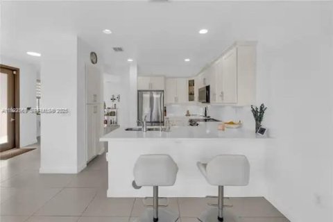 Touwnhouse à louer à Doral, Floride: 4 chambres, 200.3 m2 № 1976756 - photo 17