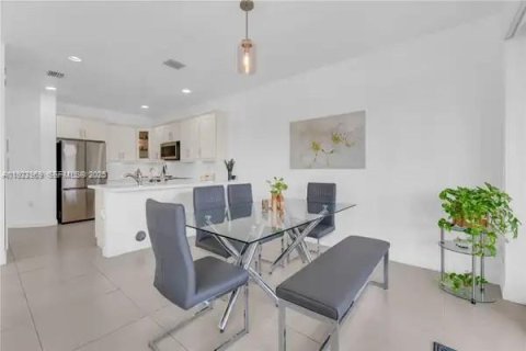 Touwnhouse à louer à Doral, Floride: 4 chambres, 200.3 m2 № 1976756 - photo 20