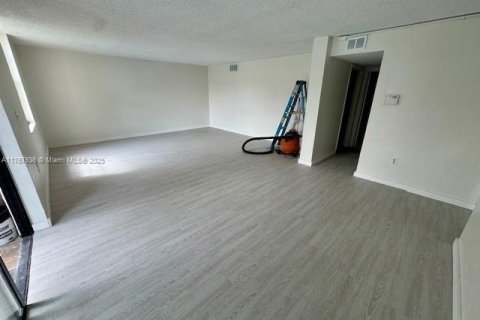 Condominio en alquiler en Lauderhill, Florida, 3 dormitorios, 131.27 m2 № 1589533 - foto 3