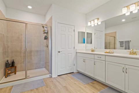 Townhouse in Sarasota, Florida 3 bedrooms, 177.44 sq.m. № 2098107 - photo 19