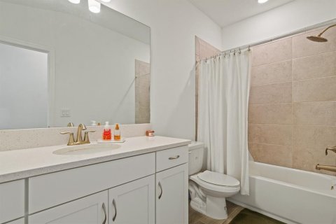 Townhouse in Sarasota, Florida 3 bedrooms, 177.44 sq.m. № 2098107 - photo 24