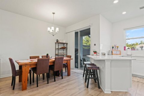 Townhouse in Sarasota, Florida 3 bedrooms, 177.44 sq.m. № 2098107 - photo 13