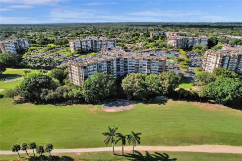 Condominio en venta en Pembroke Pines, Florida, 2 dormitorios, 104.05 m2 № 1957479 - foto 12