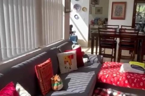 Condo in Pembroke Pines, Florida, 2 bedrooms  № 1957479 - photo 24