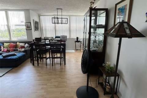 Condominio en venta en Pembroke Pines, Florida, 2 dormitorios, 104.05 m2 № 1957479 - foto 14