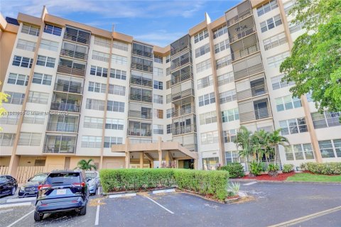 Condominio en venta en Pembroke Pines, Florida, 2 dormitorios, 104.05 m2 № 1957479 - foto 1