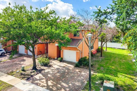 Townhouse in Sunrise, Florida 4 bedrooms, 171.68 sq.m. № 2147111 - photo 23