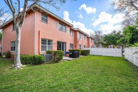 Townhouse in Sunrise, Florida 4 bedrooms, 171.68 sq.m. № 2147111 - photo 21