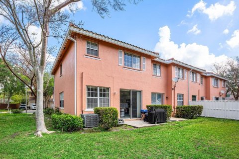 Townhouse in Sunrise, Florida 4 bedrooms, 171.68 sq.m. № 2147111 - photo 20