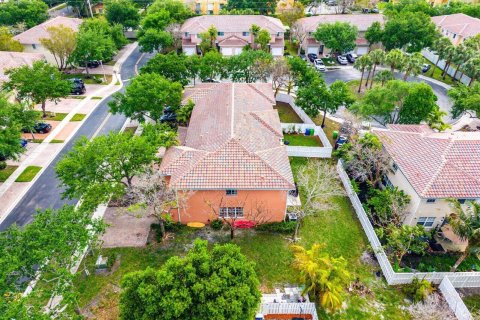 Townhouse in Sunrise, Florida 4 bedrooms, 171.68 sq.m. № 2147111 - photo 22