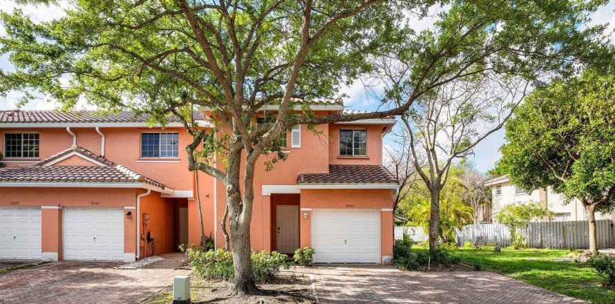 Townhouse in Sunrise, Florida 4 bedrooms, 171.68 sq.m. № 2147111