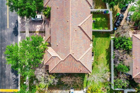 Townhouse in Sunrise, Florida 4 bedrooms, 171.68 sq.m. № 2147111 - photo 24
