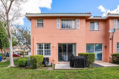 Townhouse in Sunrise, Florida 4 bedrooms, 171.68 sq.m. № 2147111 - photo 19