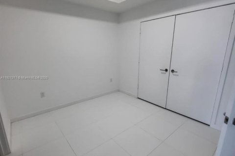 Condo in Miami, Florida, 2 bedrooms  № 1975593 - photo 15