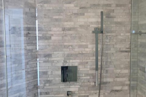 Condo in Miami, Florida, 2 bedrooms  № 1975593 - photo 5