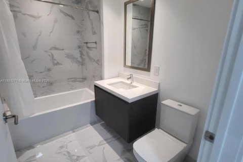 Condo in Miami, Florida, 2 bedrooms  № 1975593 - photo 17