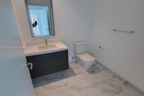 Condo in Miami, Florida, 2 bedrooms  № 1975593 - photo 10