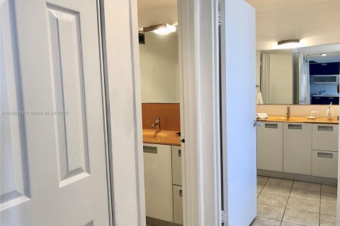 Copropriété à louer à Miami Beach, Floride: 1 chambre, 82.68 m2 № 1935885 - photo 13