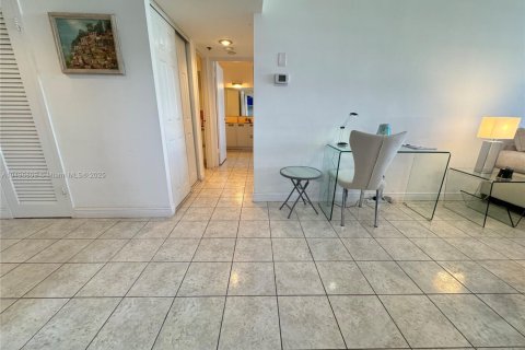 Copropriété à louer à Miami Beach, Floride: 1 chambre, 82.68 m2 № 1935885 - photo 9
