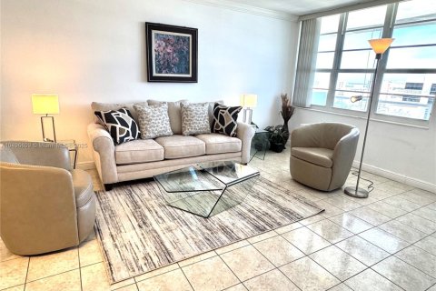 Copropriété à louer à Miami Beach, Floride: 1 chambre, 82.68 m2 № 1935885 - photo 3