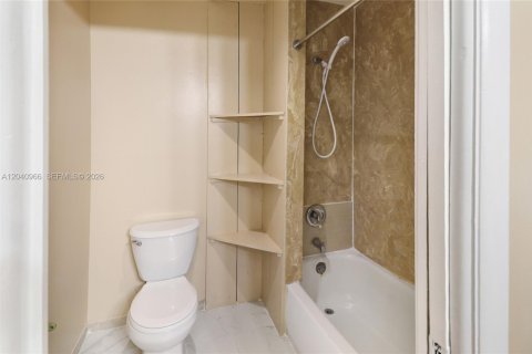 Touwnhouse à vendre à North Lauderdale, Floride: 3 chambres, 106.56 m2 № 2276762 - photo 12