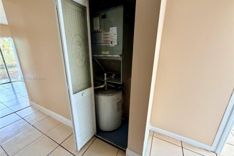 Touwnhouse à vendre à North Lauderdale, Floride: 3 chambres, 106.56 m2 № 2276762 - photo 23