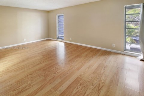 Touwnhouse à vendre à North Lauderdale, Floride: 3 chambres, 106.56 m2 № 2276762 - photo 11