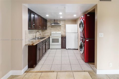 Touwnhouse à vendre à North Lauderdale, Floride: 3 chambres, 106.56 m2 № 2276762 - photo 2