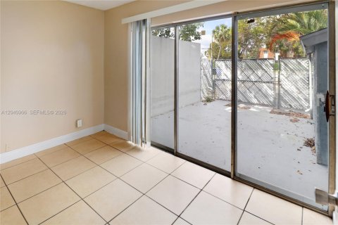 Touwnhouse à vendre à North Lauderdale, Floride: 3 chambres, 106.56 m2 № 2276762 - photo 6