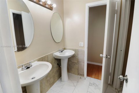 Touwnhouse à vendre à North Lauderdale, Floride: 3 chambres, 106.56 m2 № 2276762 - photo 15