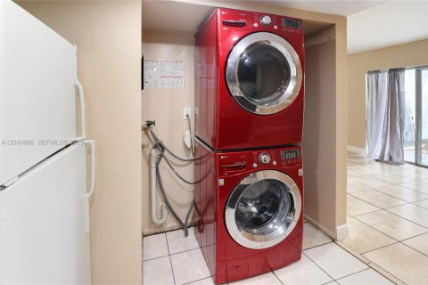 Touwnhouse à vendre à North Lauderdale, Floride: 3 chambres, 106.56 m2 № 2276762 - photo 22