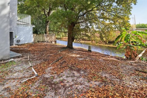 Touwnhouse à vendre à North Lauderdale, Floride: 3 chambres, 106.56 m2 № 2276762 - photo 28