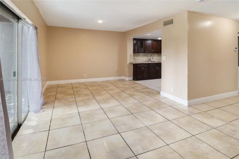 Touwnhouse à vendre à North Lauderdale, Floride: 3 chambres, 106.56 m2 № 2276762 - photo 5