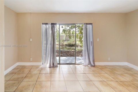 Touwnhouse à vendre à North Lauderdale, Floride: 3 chambres, 106.56 m2 № 2276762 - photo 9