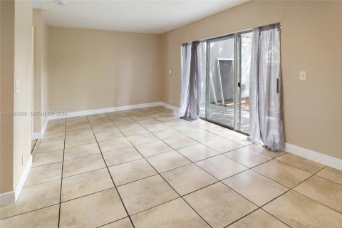 Touwnhouse à vendre à North Lauderdale, Floride: 3 chambres, 106.56 m2 № 2276762 - photo 8