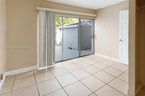 Touwnhouse à vendre à North Lauderdale, Floride: 3 chambres, 106.56 m2 № 2276762 - photo 13