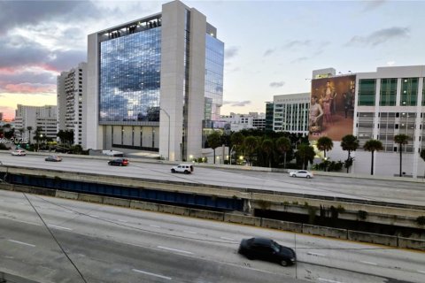 Купить кондоминиум в Майами, Флорида 1 спальня, 69.03м2, № 1965875 - фото 30