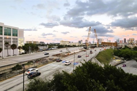 Купить кондоминиум в Майами, Флорида 1 спальня, 69.03м2, № 1965875 - фото 26