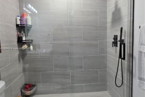 Купить кондоминиум в Майами, Флорида 1 спальня, 69.03м2, № 1965875 - фото 20