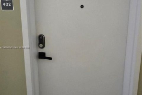 Купить кондоминиум в Майами, Флорида 1 спальня, 69.03м2, № 1965875 - фото 11