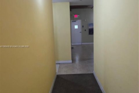 Купить кондоминиум в Майами, Флорида 1 спальня, 69.03м2, № 1965875 - фото 9